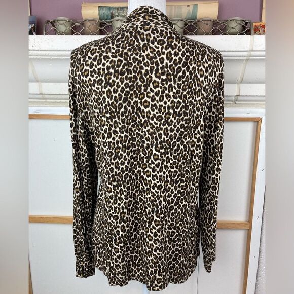 Charter Club tie neck leopard print stretch blouse w/amazing buttons🐆 - Picture 3 of 10